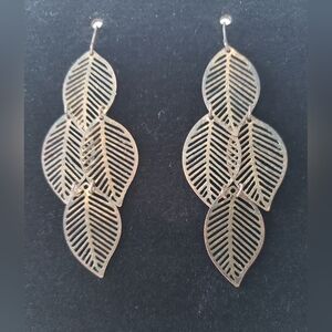 Leaf Earrings. Bronze Tone.